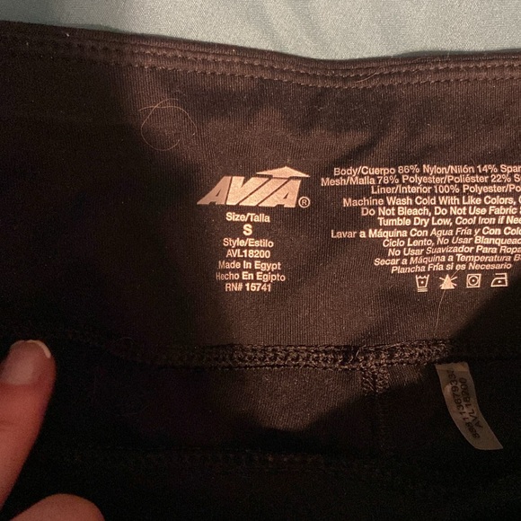 All black tight workout shorts with pockets - Picture 2 of 2